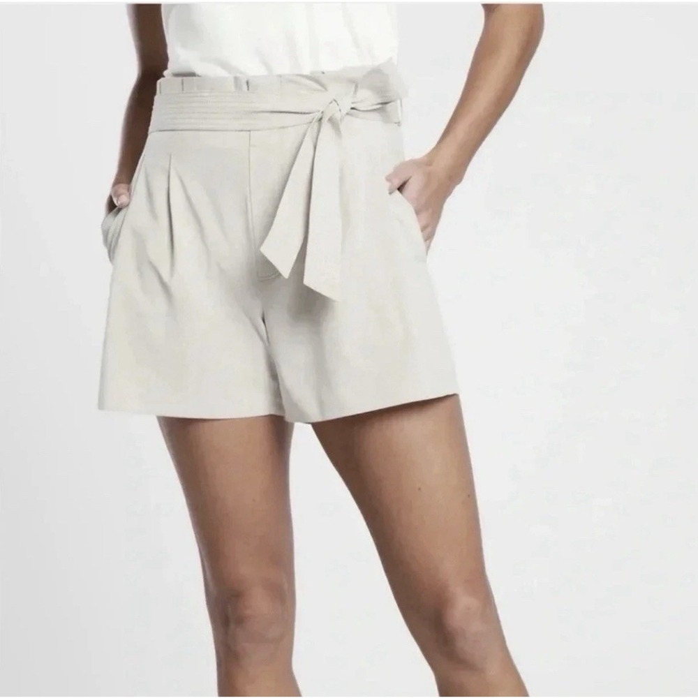 Athleta Skyline Short II Womens 10 Beige Paperbag Tie Belt Travel Shorts EUC